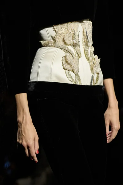 Look 17